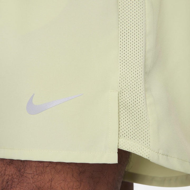 Nike Challenger 7" Shorts Olive Aura